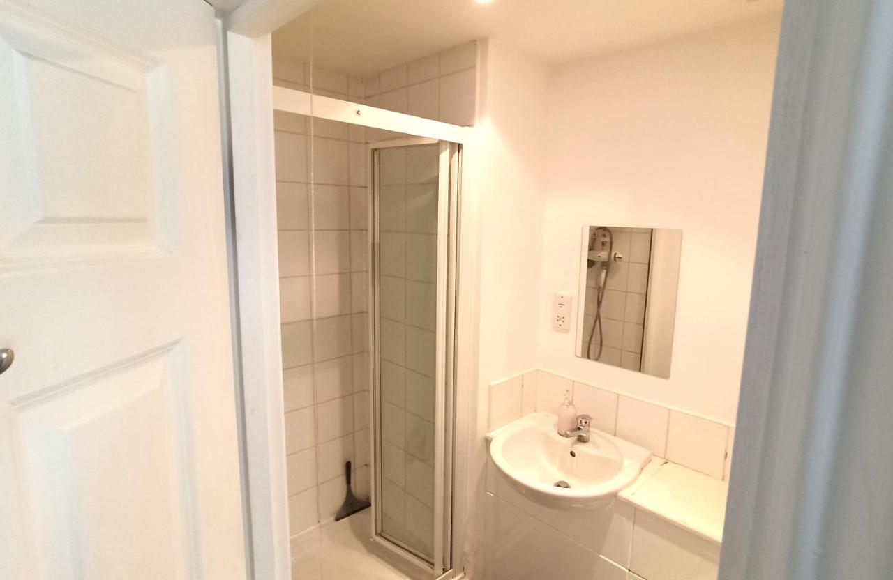 Bright, Chilled Ensuite Db Room In A Shared Flat! 런던 외부 사진